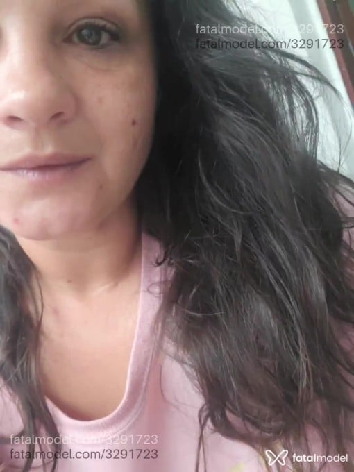 Acompanhante mulher com cabelo castanho de olhos castanhos em Curitiba Acompanhante mulher com cabelo castanho de olhos castanhos em Curitiba - Cintia