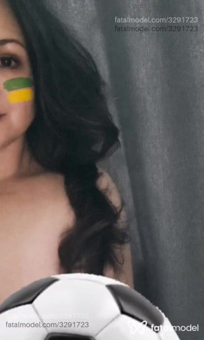 Acompanhante mulher com cabelo castanho de olhos castanhos em Curitiba Acompanhante mulher com cabelo castanho de olhos castanhos em Curitiba - Cintia