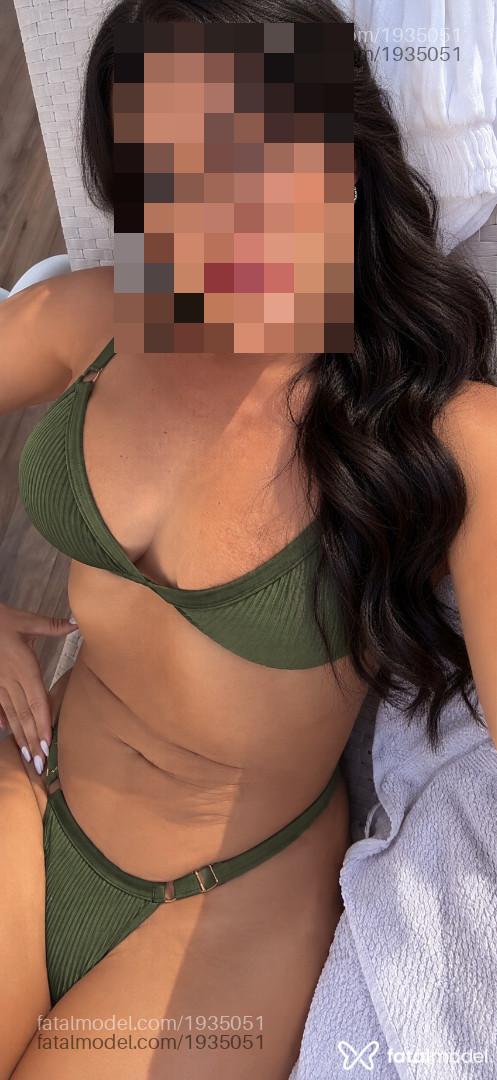 Acompanhante mulher com cabelo castanho de olhos verdes - Gabi Campos