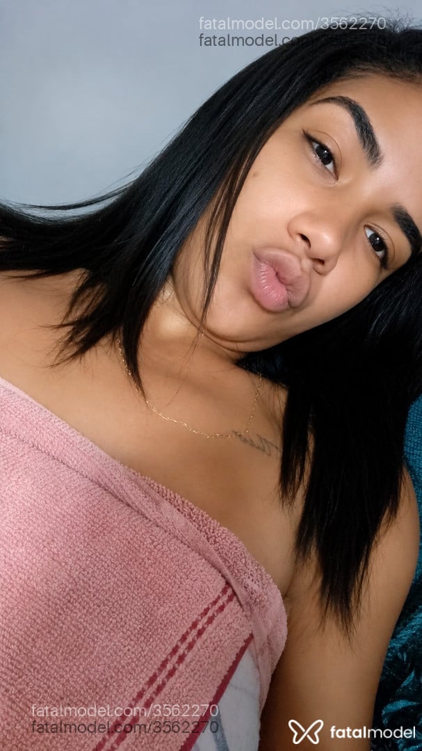 Acompanhante mulher morena (o) de olhos castanhos - Deby Mirelle