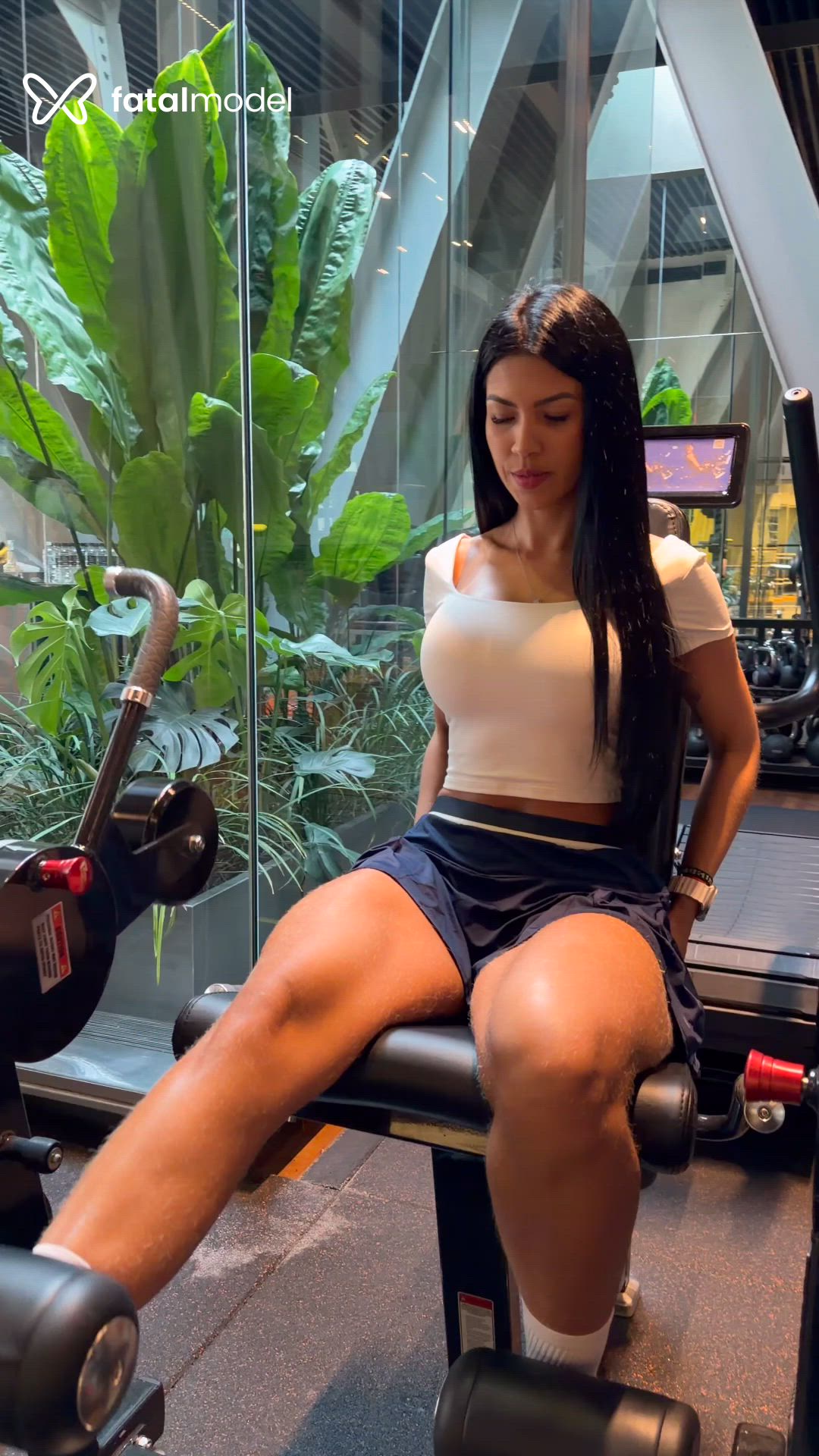 Acompanhante mulher morena (o) de olhos azuis - Bianca Tavares