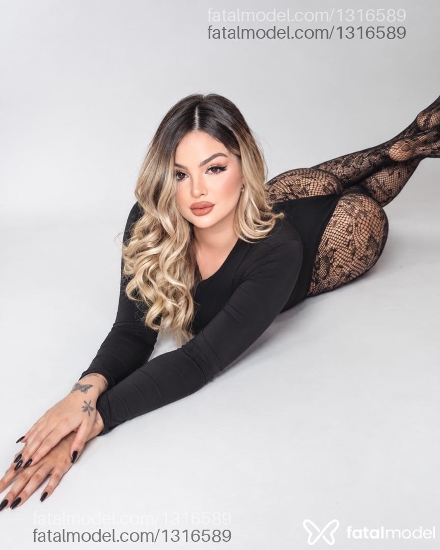 Acompanhante mulher trans loira (o) de olhos castanhos - Lana Reis