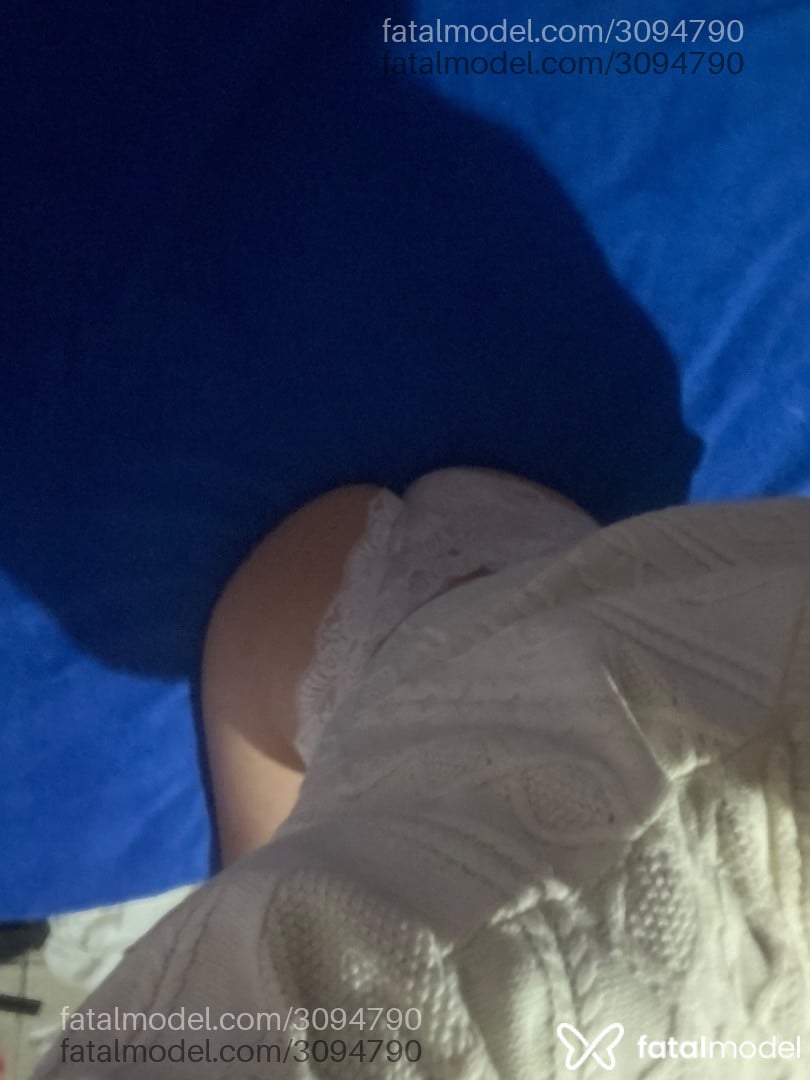 Acompanhante mulher trans loira (o) de olhos verdes - Milena