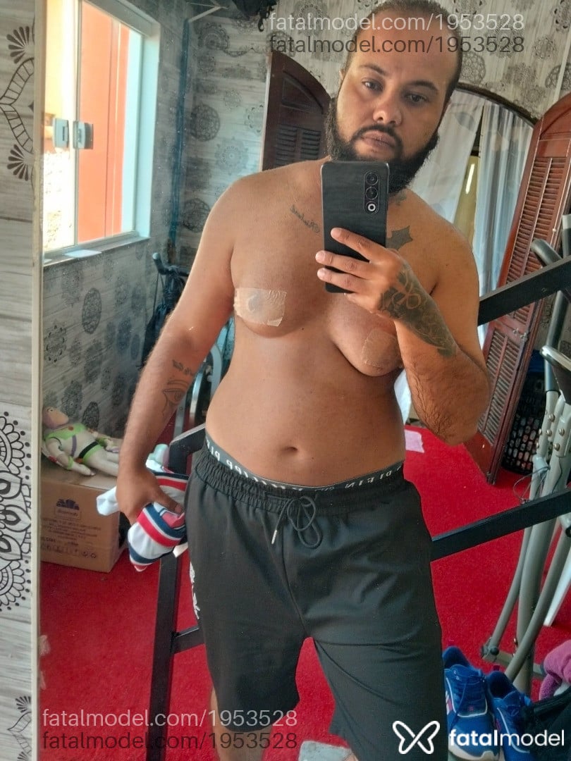 Acompanhante homem trans com cabelo castanho de olhos castanhos - Jacob Lopes