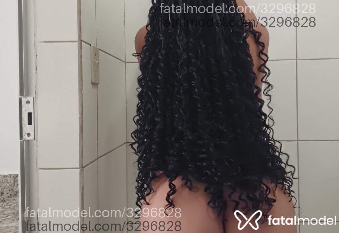Acompanhante mulher morena (o) de olhos verdes - Zuri Ayana