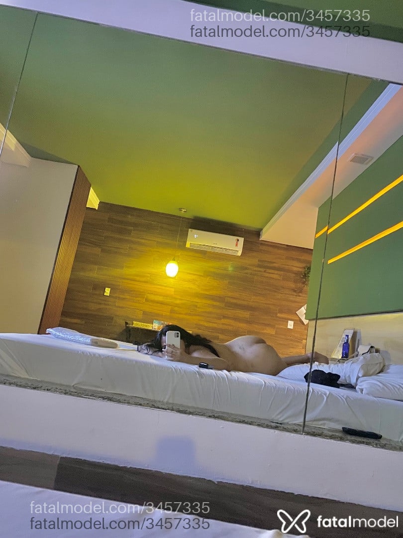 Acompanhante mulher morena (o) de olhos verdes - Soares
