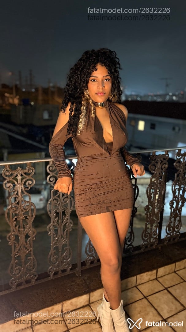 Acompanhante mulher morena (o) de olhos castanhos - Lhena