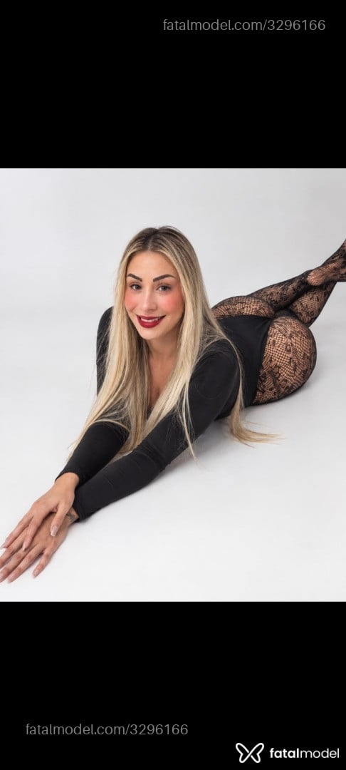 Acompanhante mulher trans loira (o) de olhos pretos - Bruna Wilbert