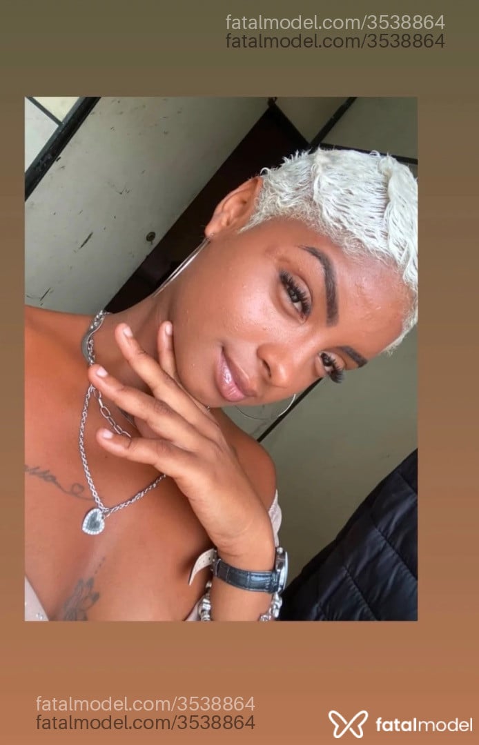Acompanhante mulher morena (o) de olhos pretos - Laís Vitoria