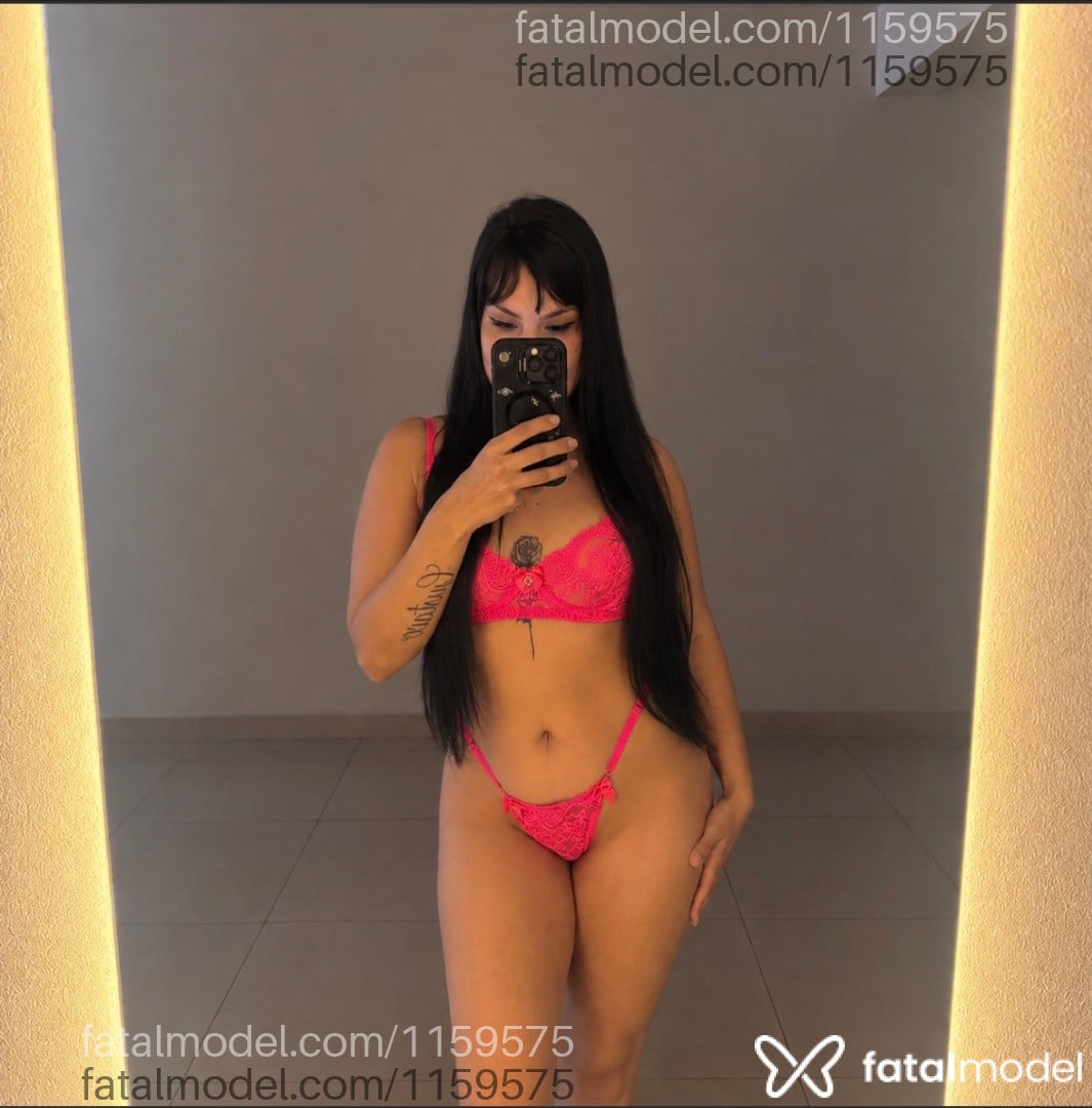 Acompanhante mulher com cabelo castanho de olhos castanhos - Agata