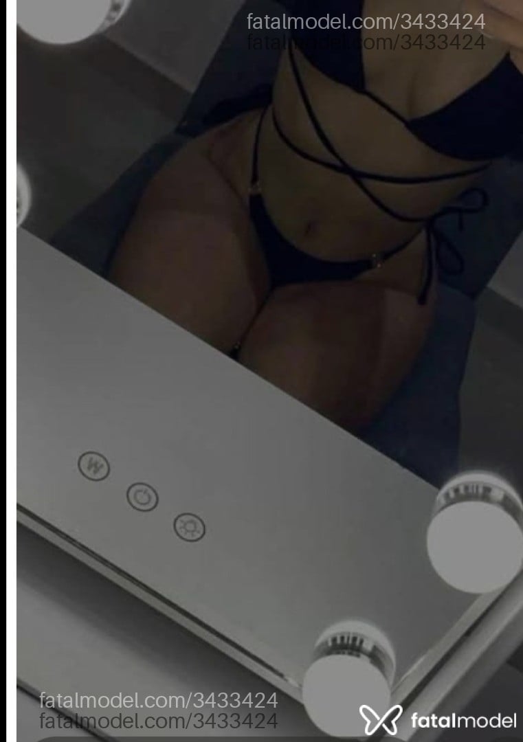 Acompanhante mulher morena (o) de olhos pretos - Aninhasantossilva