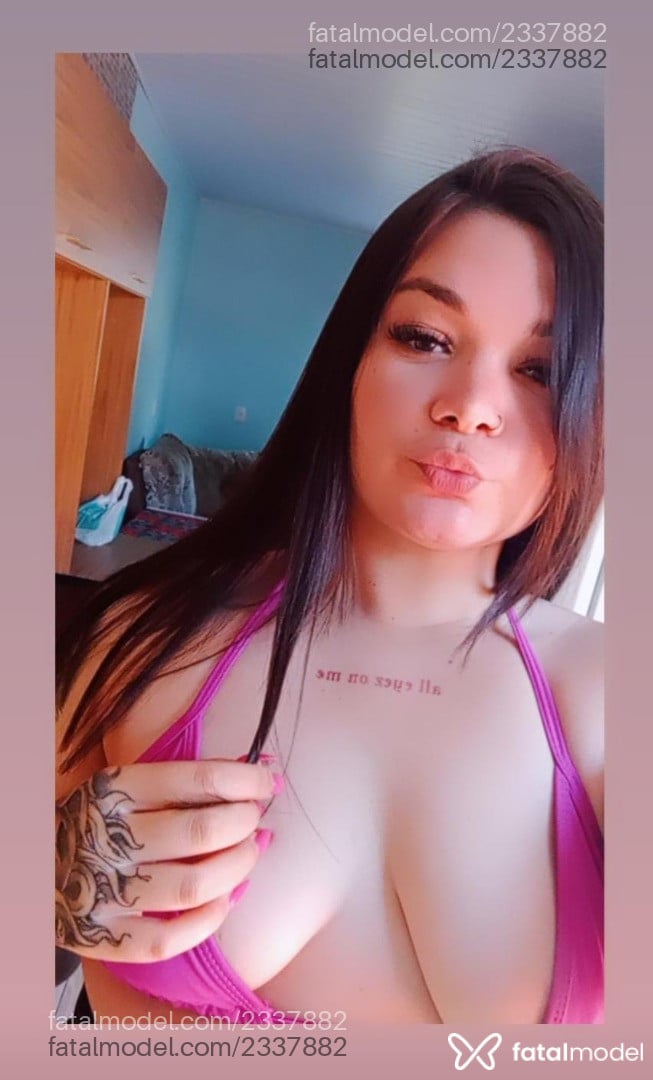 Acompanhante mulher morena (o) de olhos verdes - Thethé Lopes