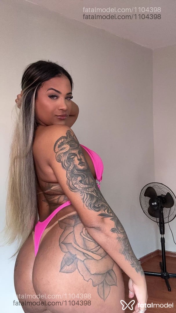 Acompanhante travesti morena (o) de olhos pretos - Júlia Teixeira