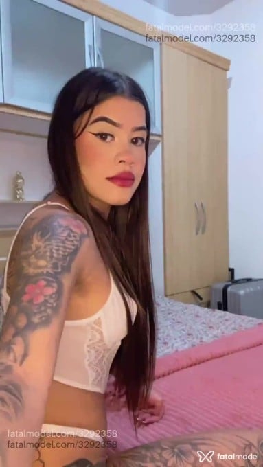 Acompanhante mulher com cabelo castanho de olhos castanhos - Nicole Acompanhante mulher com cabelo castanho de olhos castanhos - Nicole