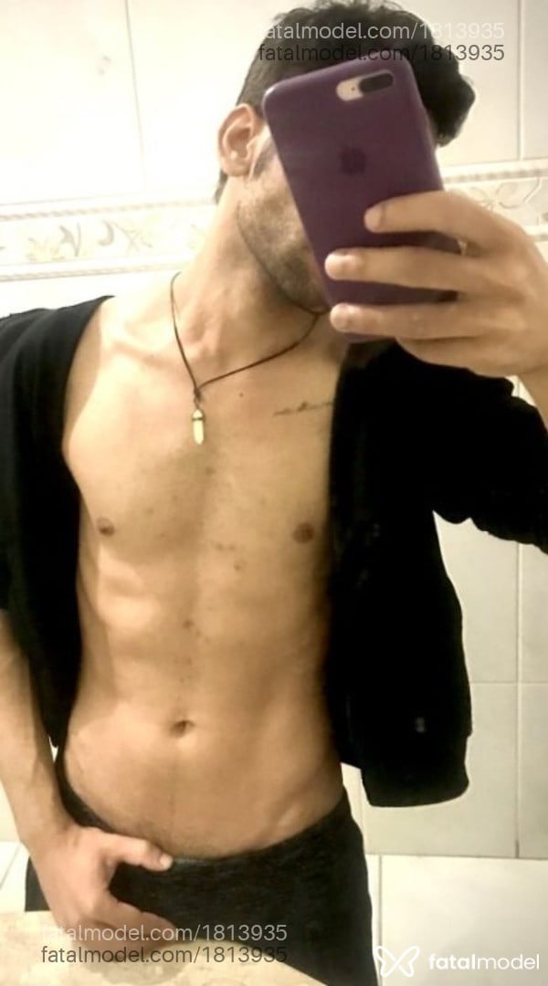 Acompanhante homem com cabelo castanho de olhos castanhos - Vinícius Tur