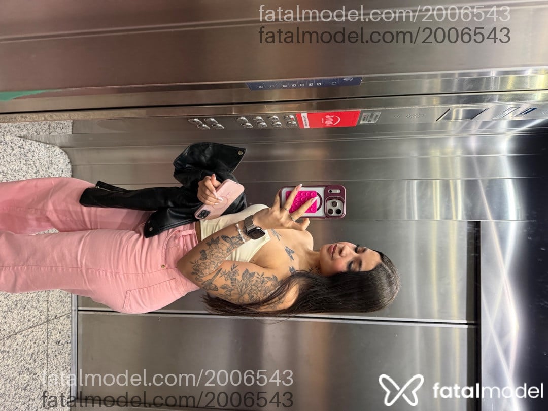 Acompanhante mulher com cabelo castanho de olhos castanhos - Larissa Miranda