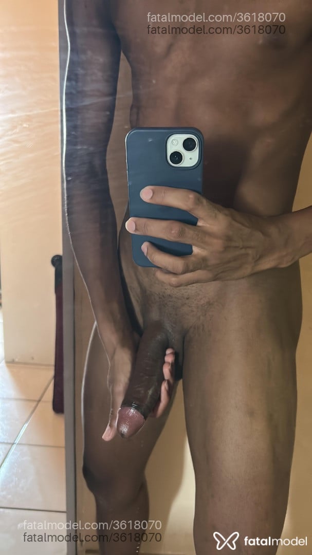 Acompanhante homem morena (o) de olhos pretos - Nico Grey