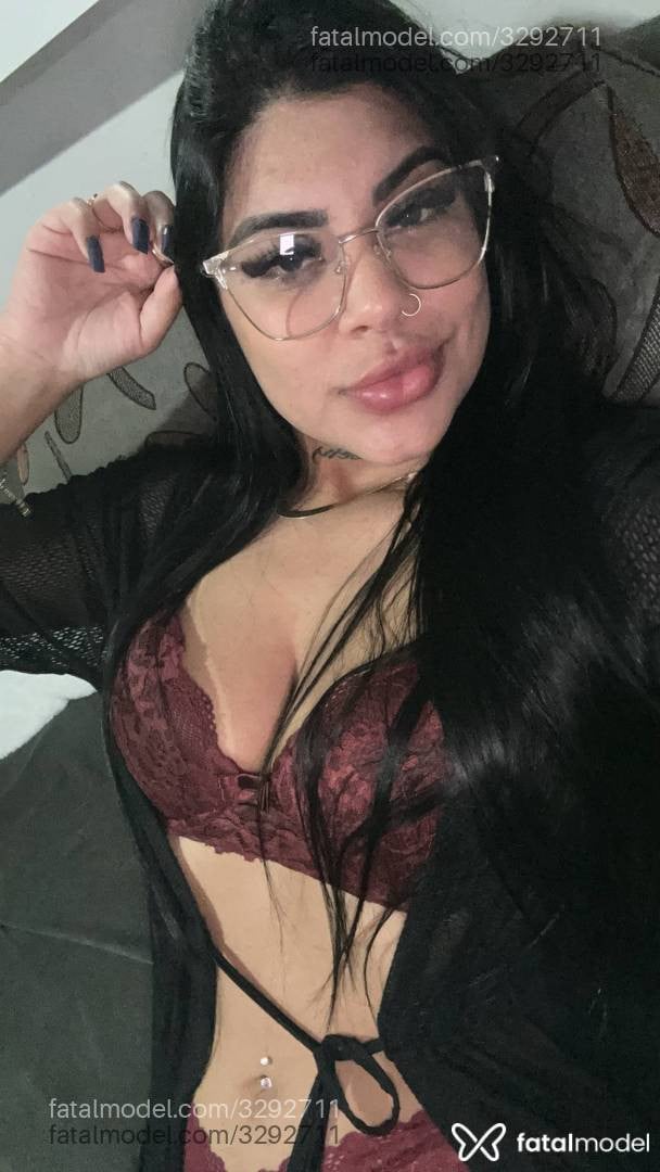 Acompanhante mulher morena (o) de olhos pretos - Camila