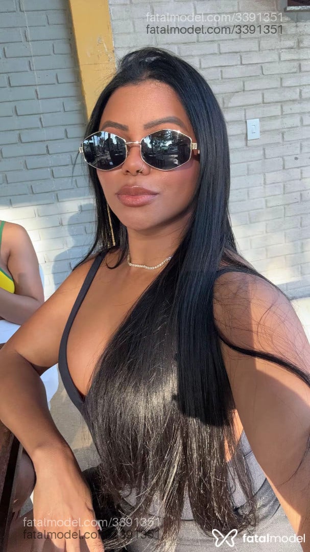 Acompanhante mulher com cabelo castanho de olhos pretos - Mirella