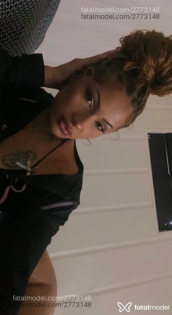 Acompanhante mulher com cabelo castanho de olhos castanhos - Briele Savoy