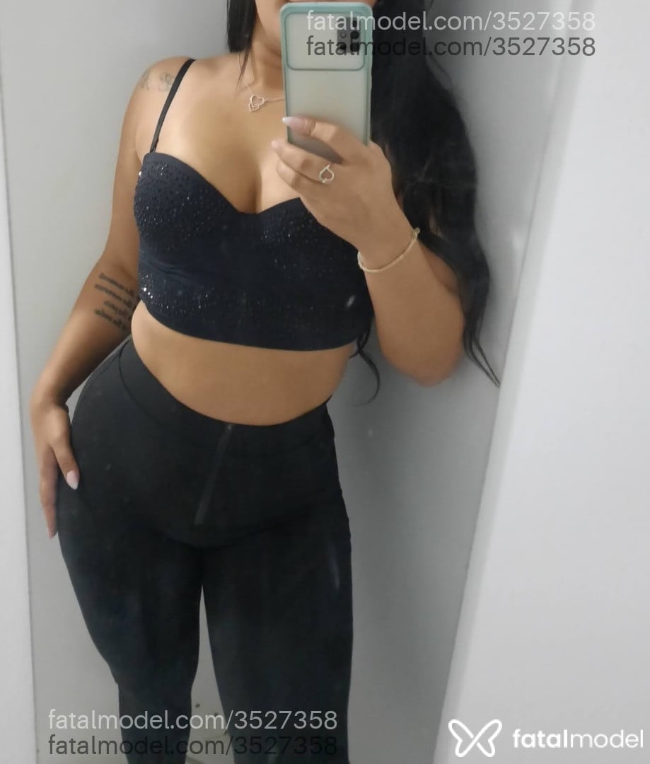 Acompanhante mulher morena (o) de olhos pretos - Melissa Martins