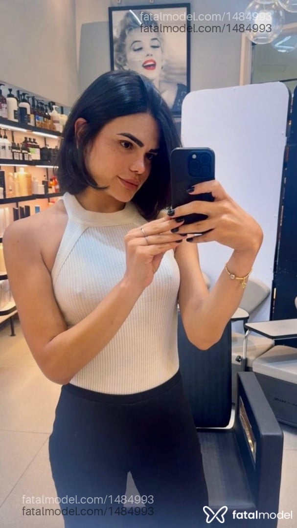 Acompanhante mulher com cabelo castanho de olhos pretos - Laís Albuquerque