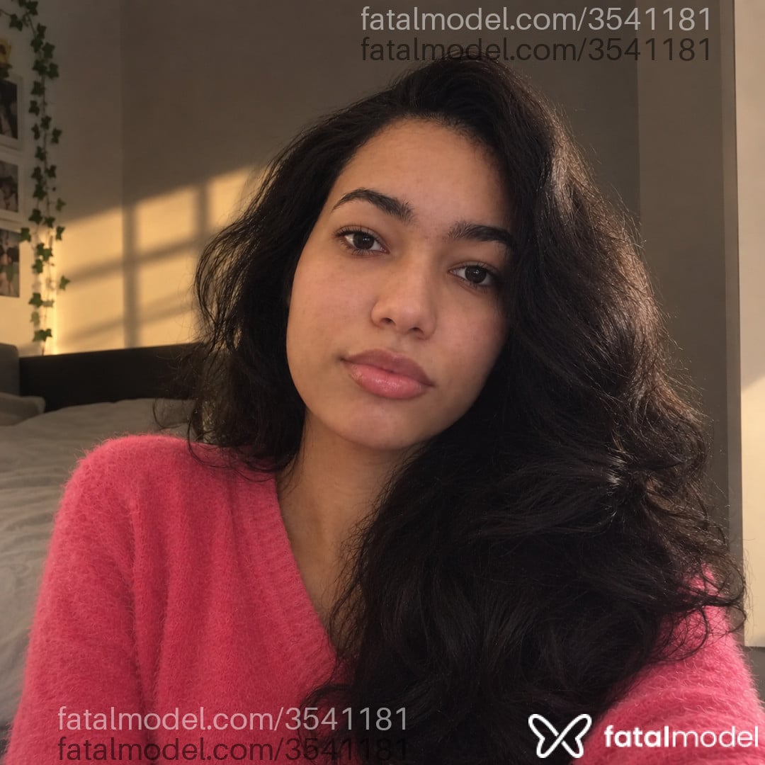 Acompanhante mulher morena (o) de olhos castanhos - Aline Cavalcante