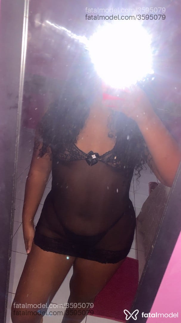 Acompanhante mulher morena (o) de olhos castanhos - Emilly