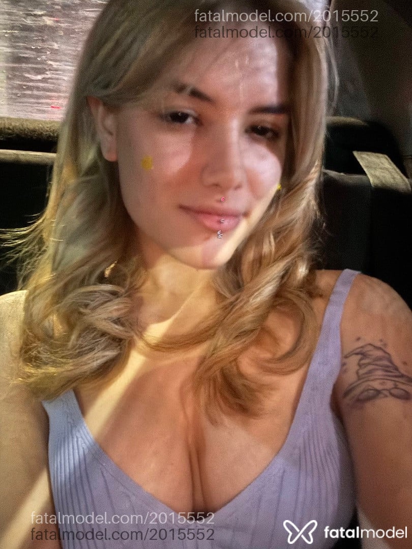 Acompanhante mulher com cabelo castanho de olhos castanhos - Julyana