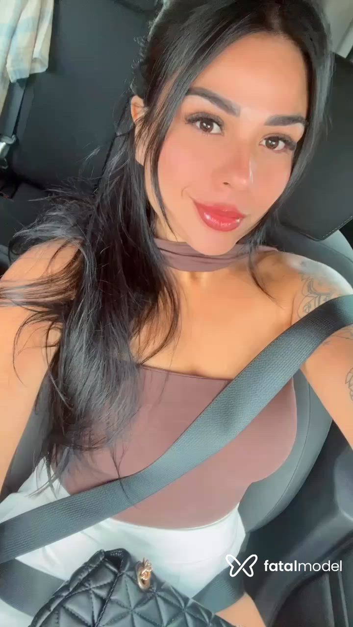 Acompanhante mulher morena (o) de olhos pretos - Amanda Crux