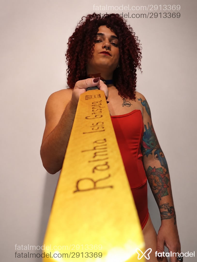 Acompanhante mulher trans ruiva (o) de olhos pretos - Domme Isis