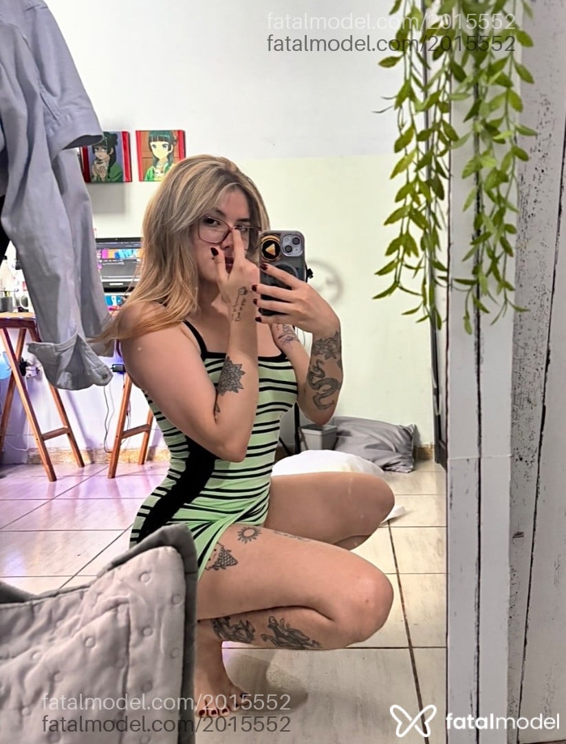 Acompanhante mulher com cabelo castanho de olhos castanhos - Julyana