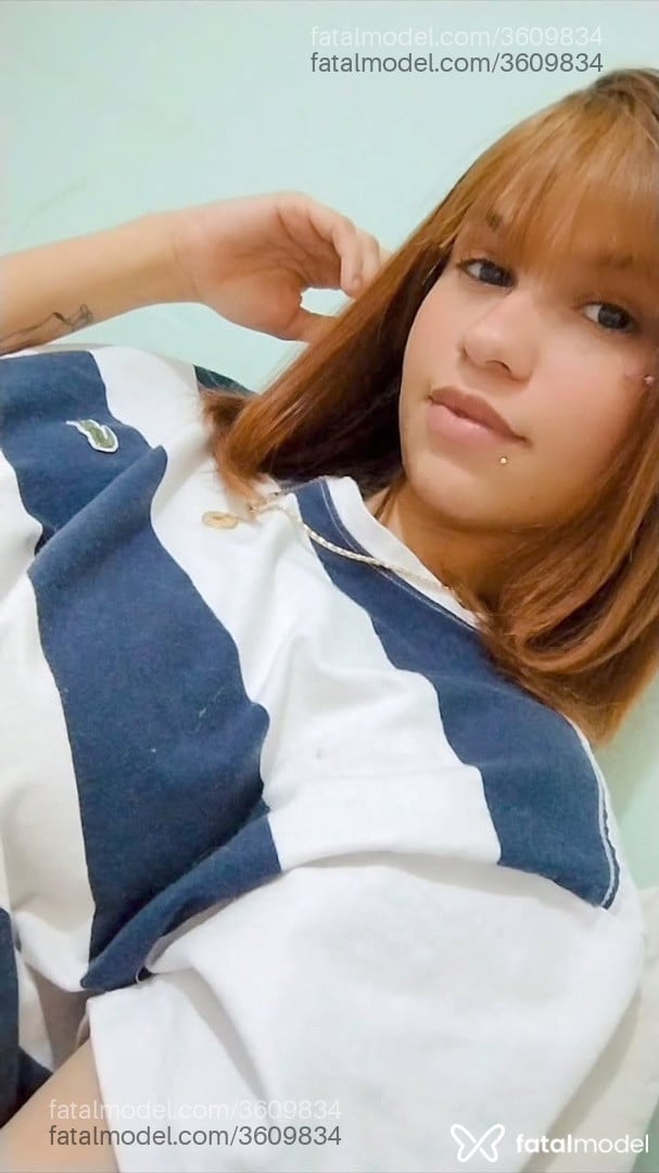Acompanhante mulher loira (o) de olhos castanhos - Tauany