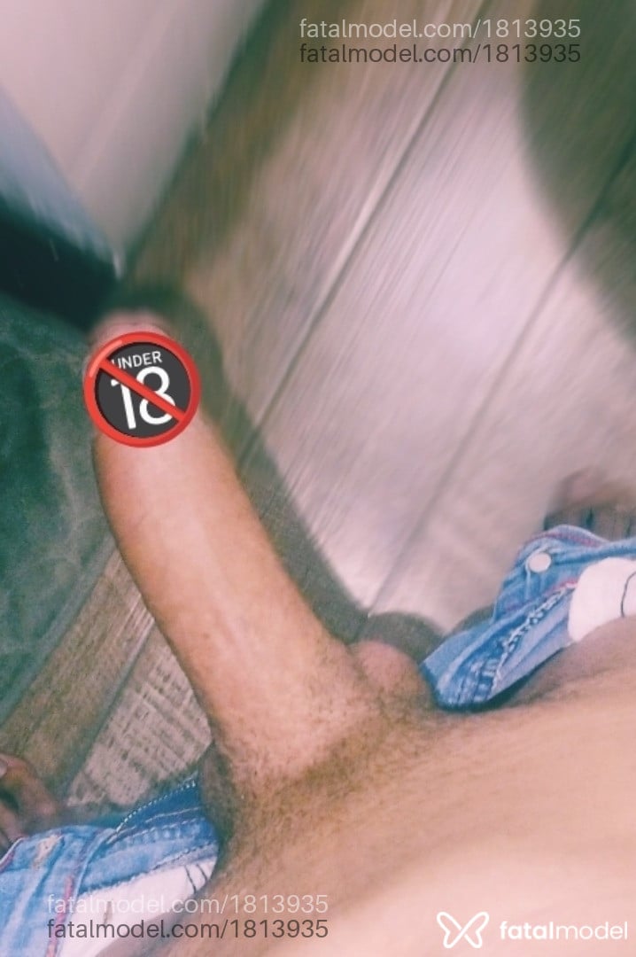 Acompanhante homem com cabelo castanho de olhos castanhos - Vinícius Tur