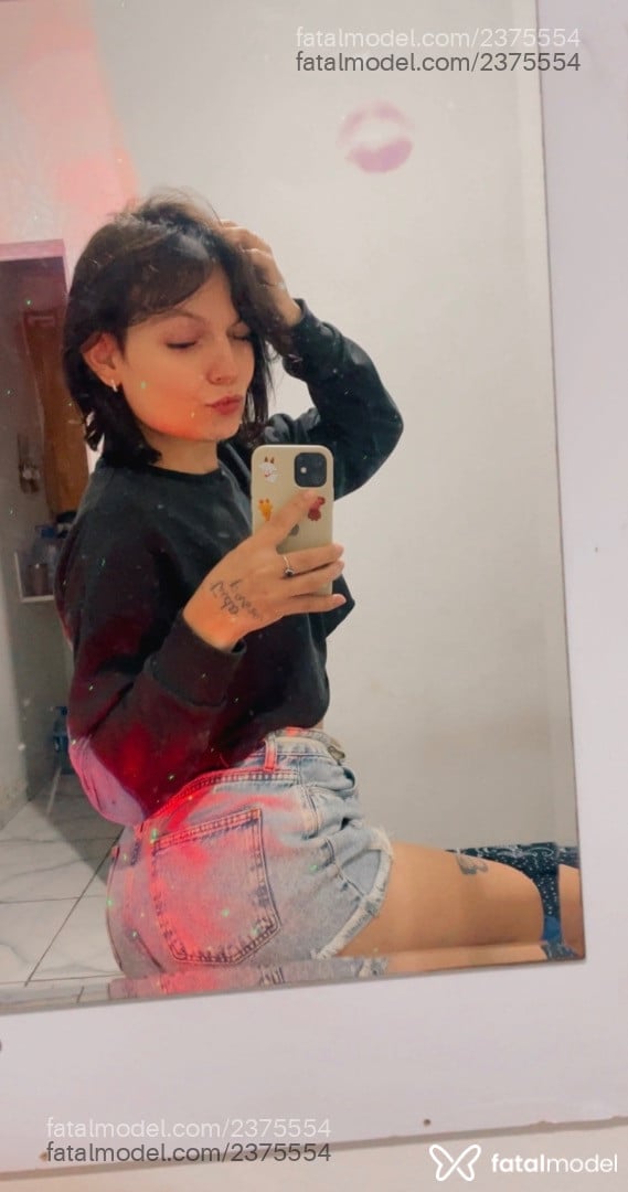 Acompanhante mulher trans morena (o) de olhos castanhos - Mallu