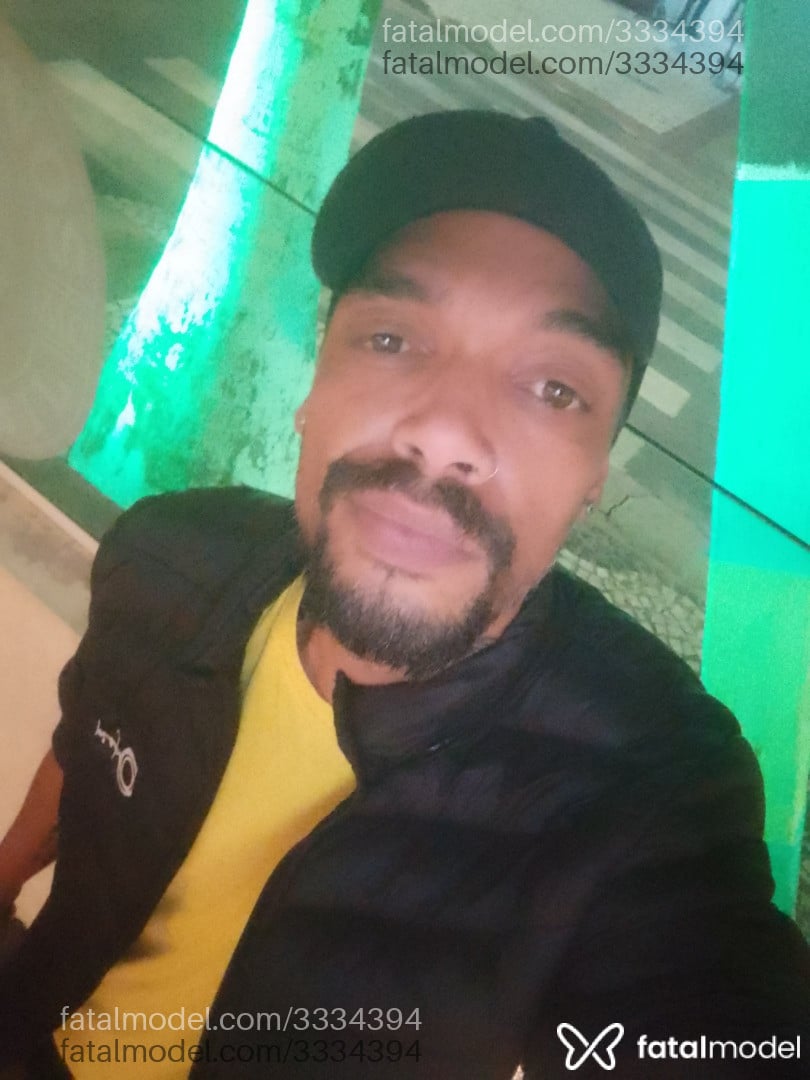 Acompanhante homem morena (o) de olhos castanhos - Elias