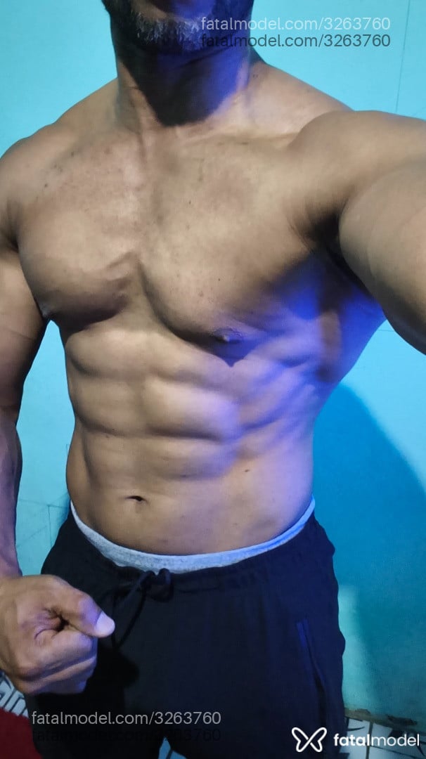 Acompanhante homem morena (o) de olhos pretos - Paulo
