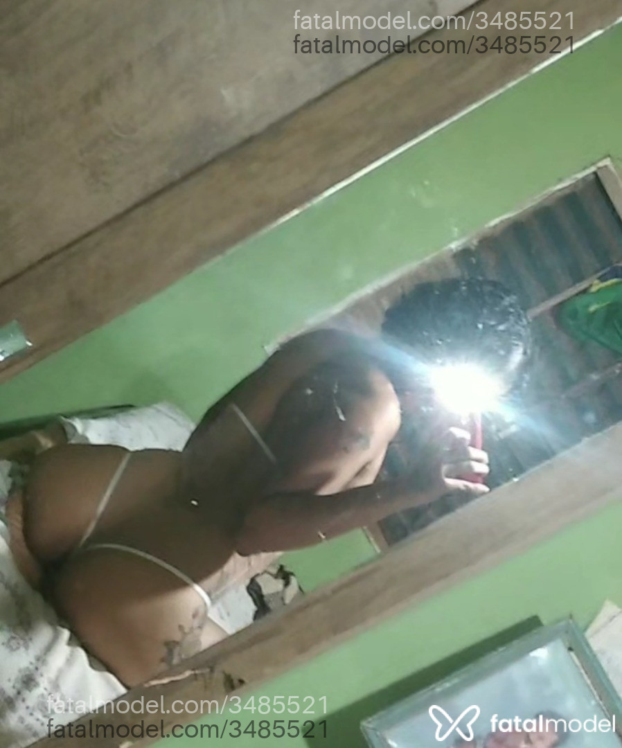 Acompanhante mulher com cabelo castanho de olhos castanhos - Liah Silva