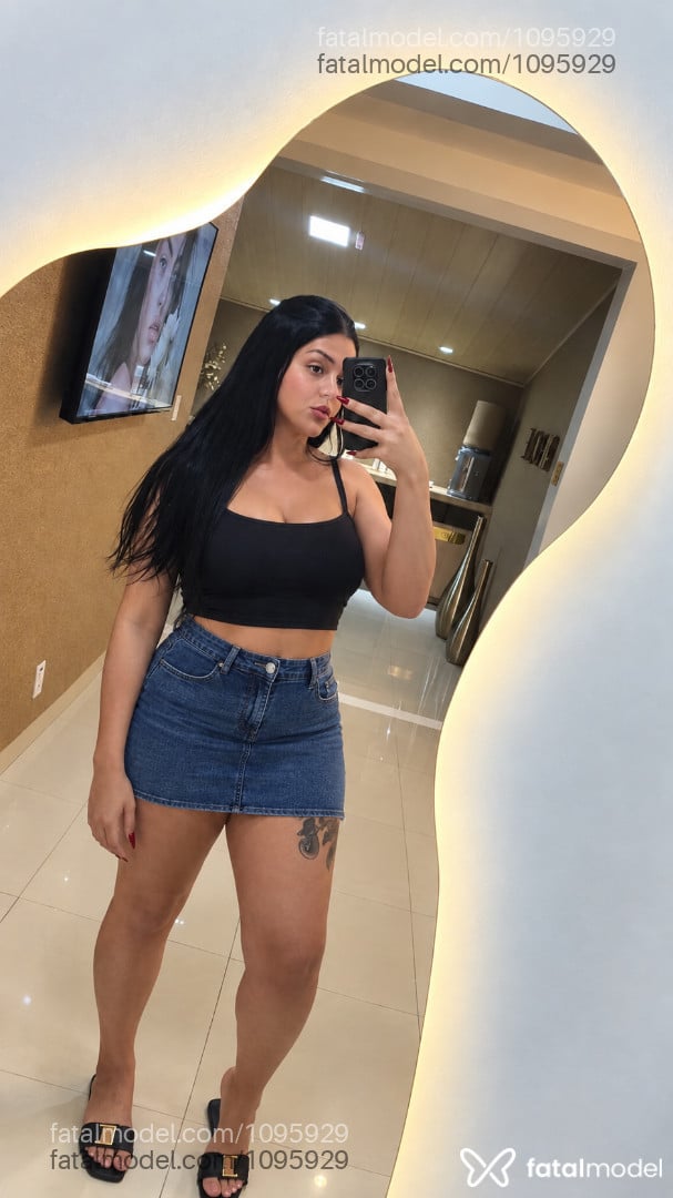 Acompanhante travesti com cabelo castanho de olhos castanhos - Paulina Oliveira