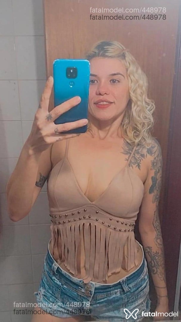Acompanhante mulher loira (o) de olhos castanhos - Gabriella Bitenco