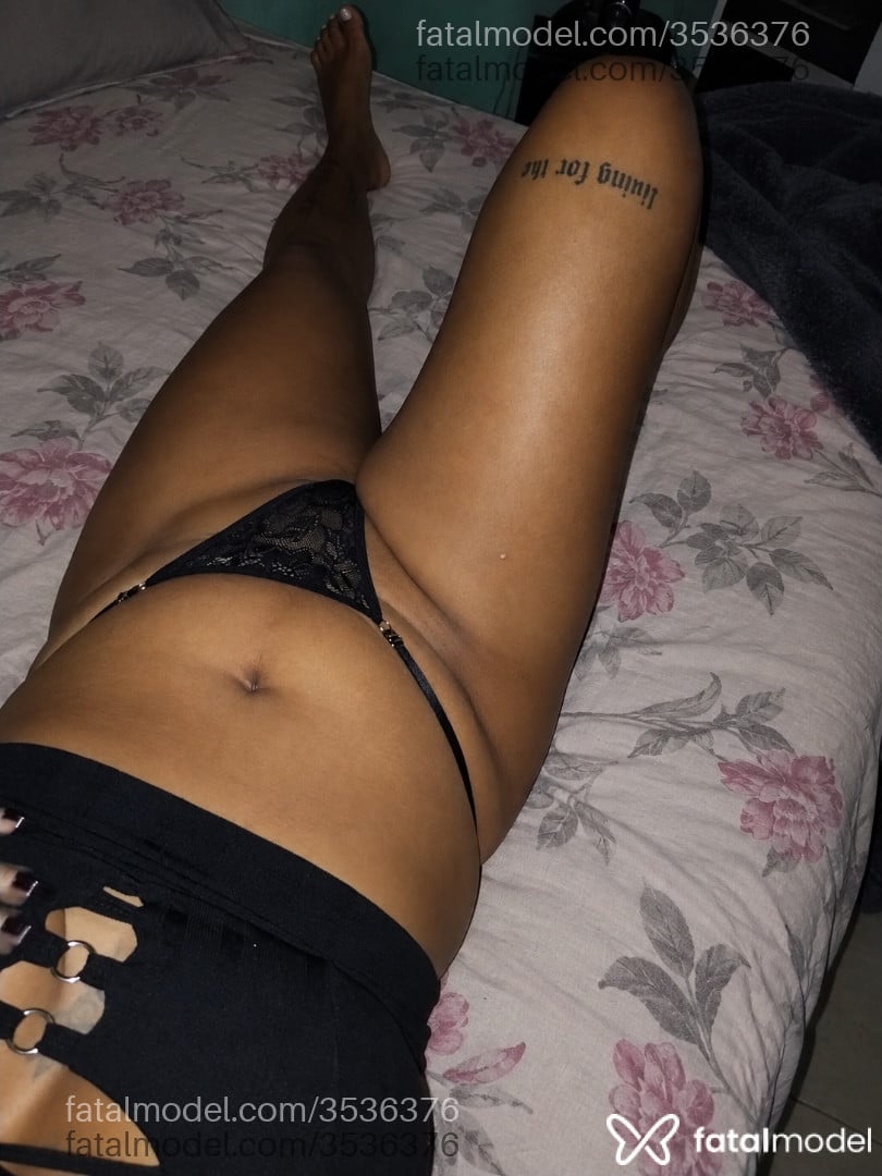 Acompanhante mulher morena (o) de olhos castanhos - Mãe Solteira