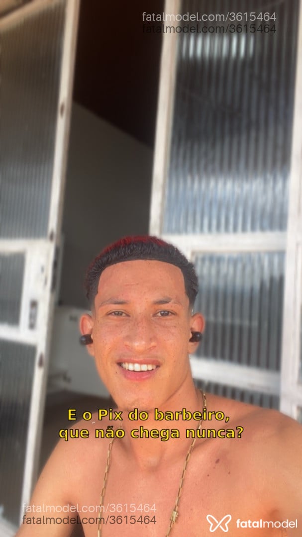 Acompanhante homem com cabelo castanho de olhos pretos - Cheel Balla