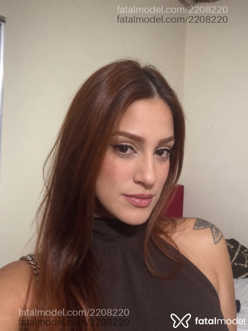 Acompanhante mulher ruiva (o) de olhos castanhos - Estrela