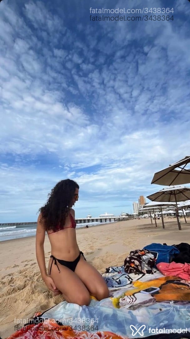 Acompanhante mulher trans com cabelo castanho de olhos castanhos - Maite
