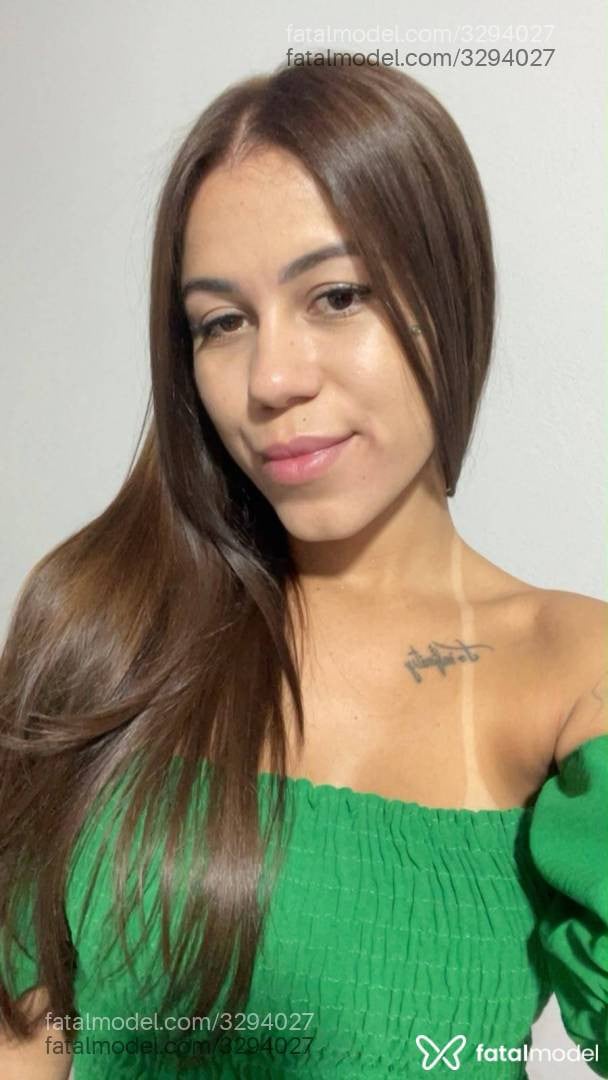 Acompanhante mulher com cabelo castanho de olhos castanhos - Thainá Ferreira