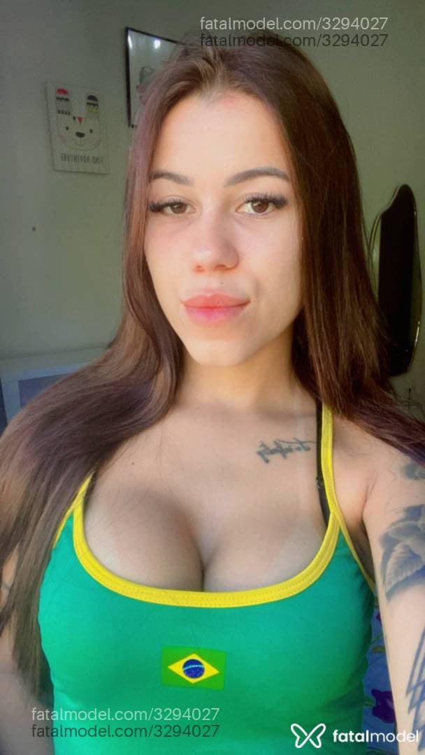 Acompanhante mulher com cabelo castanho de olhos castanhos - Thainá