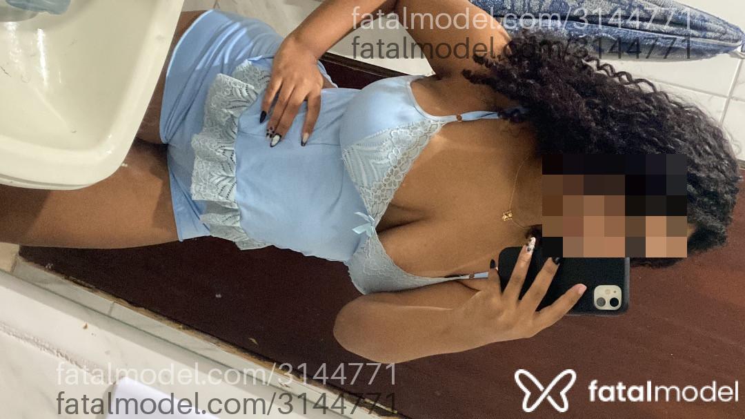 Acompanhante mulher morena (o) de olhos castanhos - Vitoria