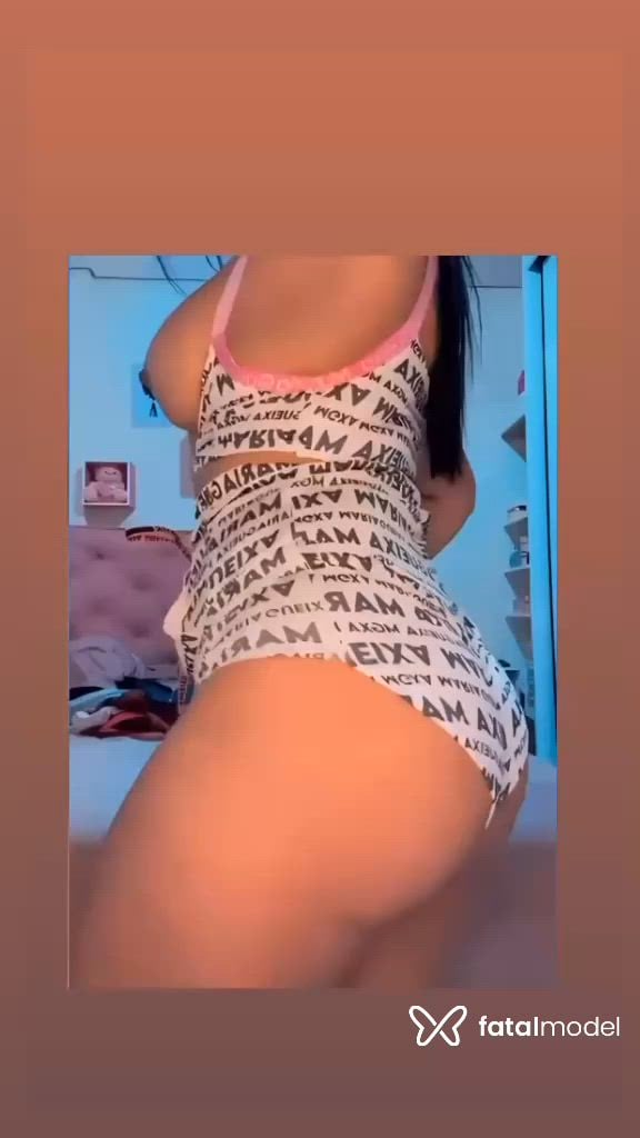 Acompanhante mulher morena (o) de olhos pretos - Kitana