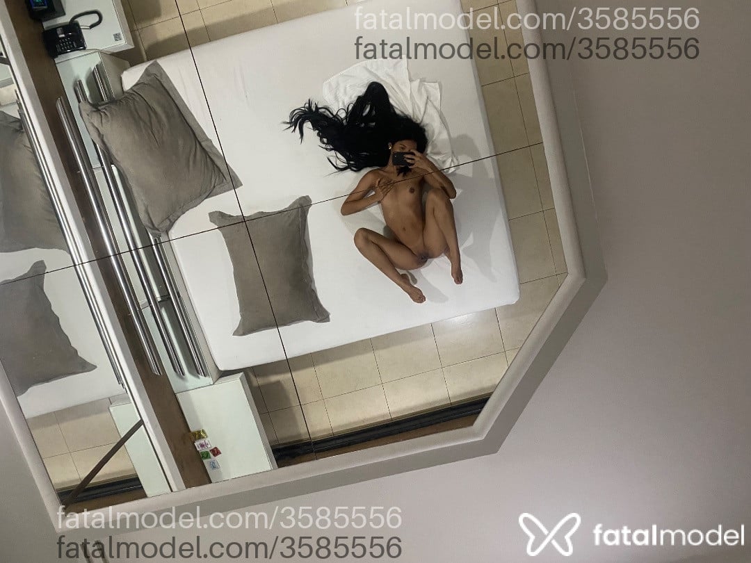 Acompanhante mulher morena (o) de olhos castanhos - Karyna
