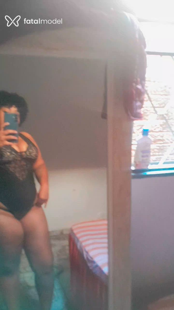 Acompanhante mulher morena (o) de olhos pretos - Morena
